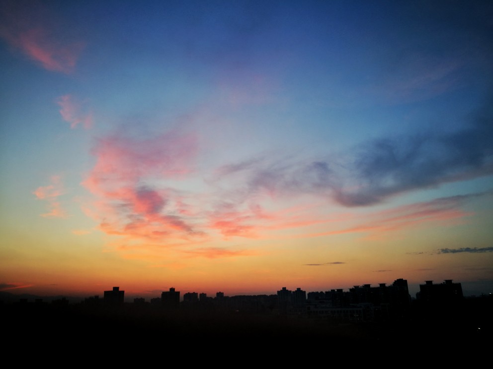 摄影 风景 天空 傍晚 暮色 略有些妖异抑或缥缈的云。