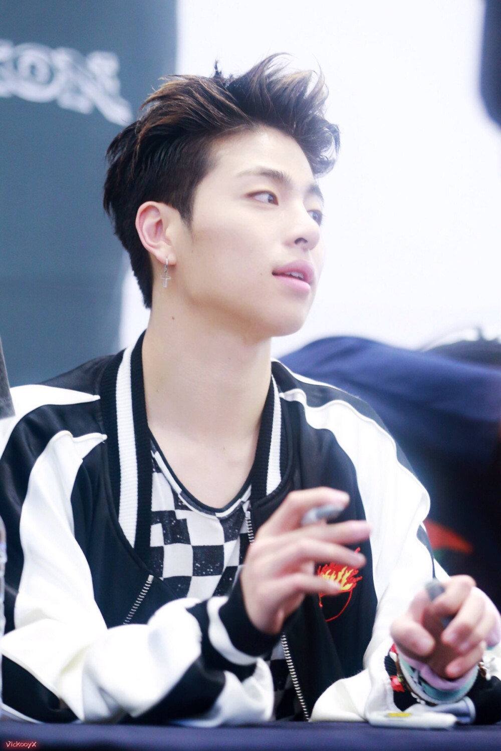 #iKON# B.I Bobby 金振焕 具俊会 金东赫 宋允亨 郑粲右