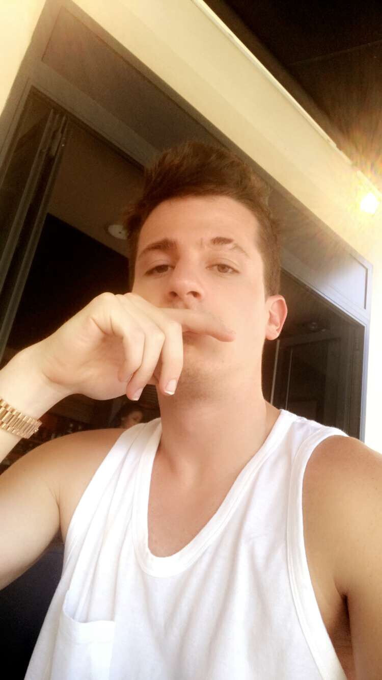 断眉查理普斯charlieputh