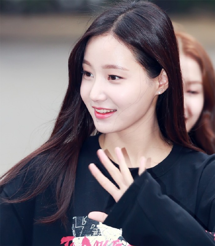 MOMOLAND [ 李多彬 ]°yeonwoo ♪ 禁二传二改抱图点赞