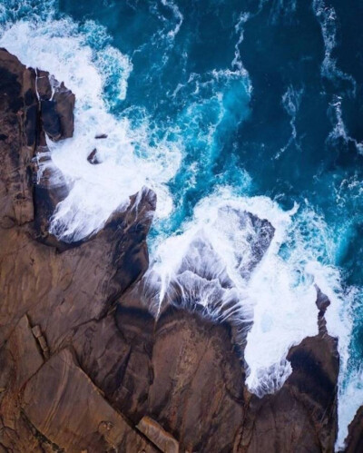 沉浸在海水里，最明亮的星