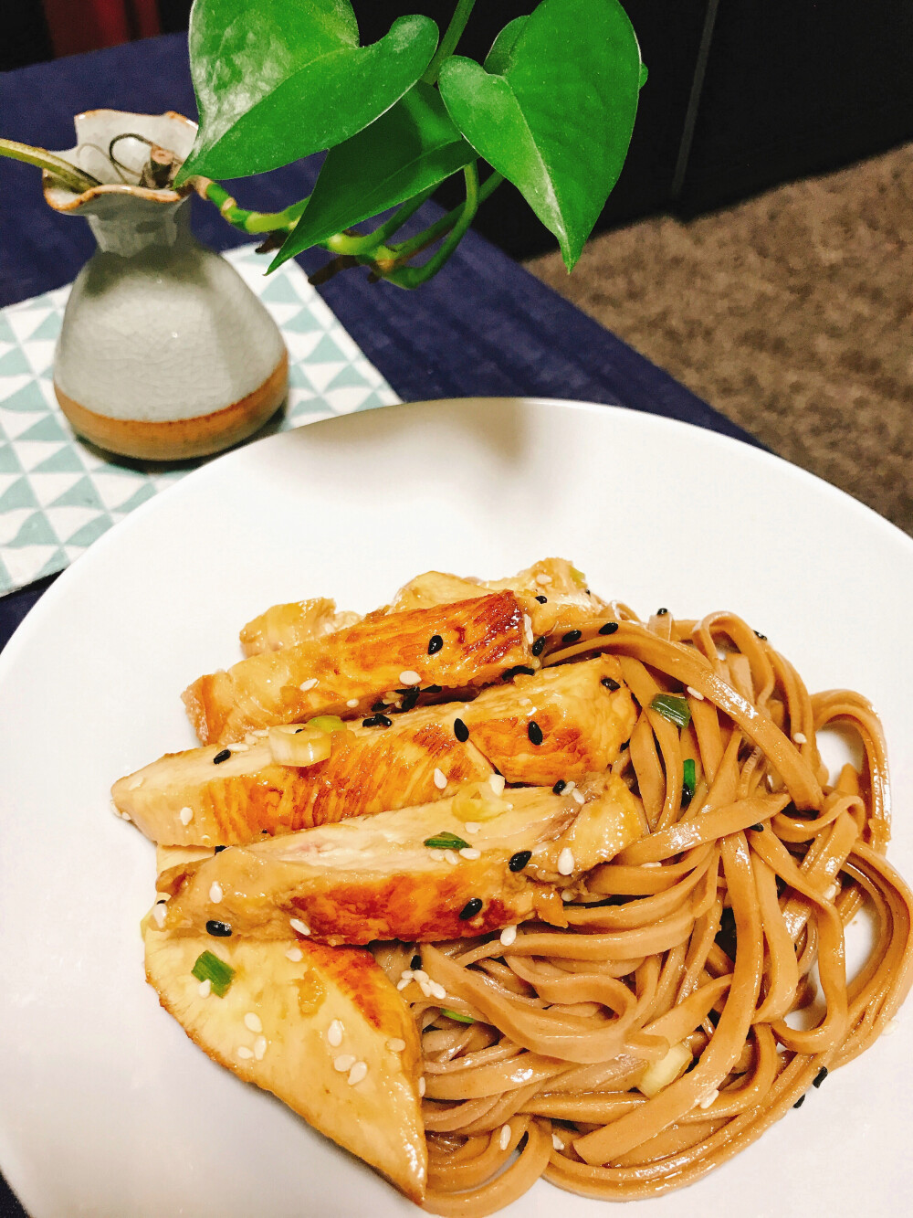 烤鸡荞麦凉面。