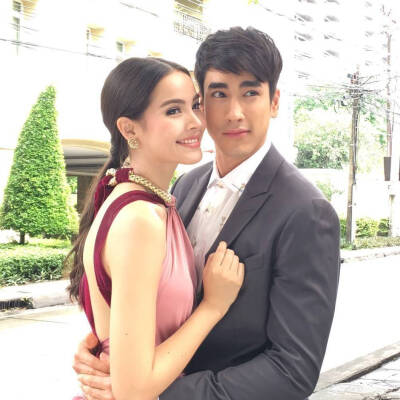 Yaya Urassaya Sperbund-Barry Nadech Kugimiya/naya