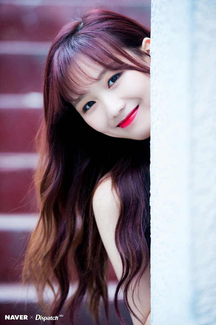 lovelyz 170627 官推更新#柳洙正 拍摄#只走花路 超级超级无敌