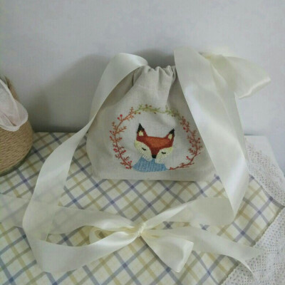狐狸刺绣束口袋