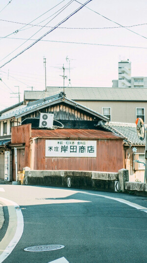 千山外，水长流