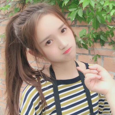 女生头像，一辈子短短几十年，我想努力抓住眼前的你