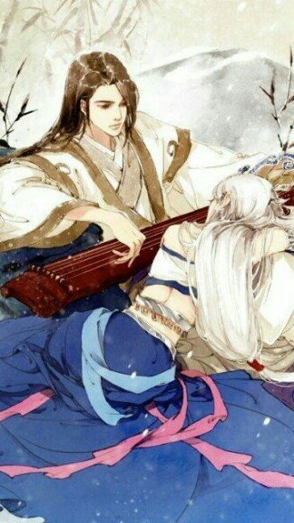 忆起多年前笑意，都已成心底秘密。听说有人曾落泪，看过街灯亮与熄。