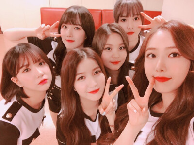 GFRIEND 金韶情金素晶 郑艺琳 丁恩妃银河 崔俞娜俞宙 黄恩菲信飞 金艺源严智 