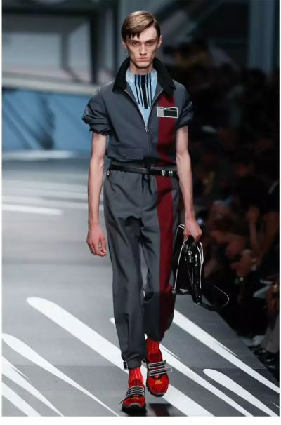 Prada 2018春夏男装秀发布
讲述自我故事。