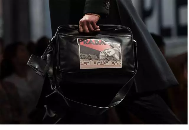 Prada 2018春夏男装秀发布
细节赏析
超越过往。