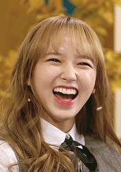 [GIF|禁二传改]喜欢收藏抱图点赞。程潇，1998年7月15日出生于广东省深圳市，中国内地女歌手，女子演唱组合宇宙少女成员。