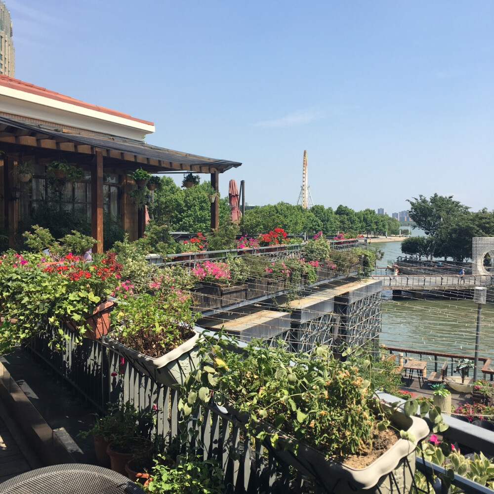 哈哈，优尼蔻的日景～不管夜景还是日景，都很美啊～