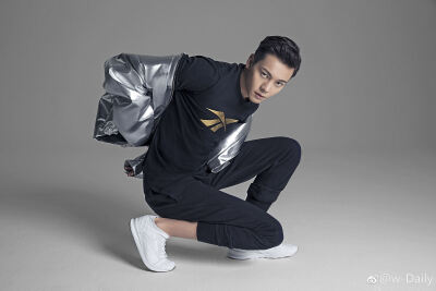 【陈伟霆】【cwt】【陈等等】【William Chan Wai-Ting】 锐步Reebok Classic 单人海报 5016 X 3344 px (图源：微博 @w-Daily weibo.com/6269525799/FaDjXkbld)