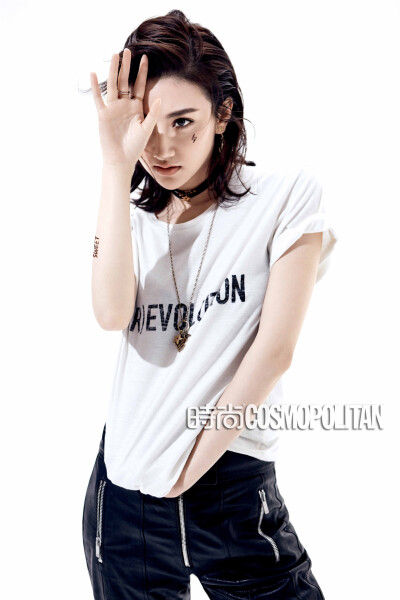 2017《COSMOPOLITAN 时尚》四月刊封面：景甜（你们甜半年内第三封五大，这速度惊不惊喜✧(≖ ◡ ≖✿)）