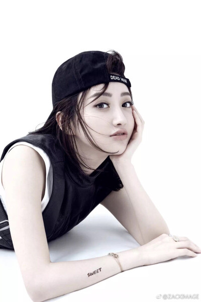 2017《COSMOPOLITAN 时尚》四月刊封面：景甜（你们甜半年内第三封五大，这速度惊不惊喜✧(≖ ◡ ≖✿)）