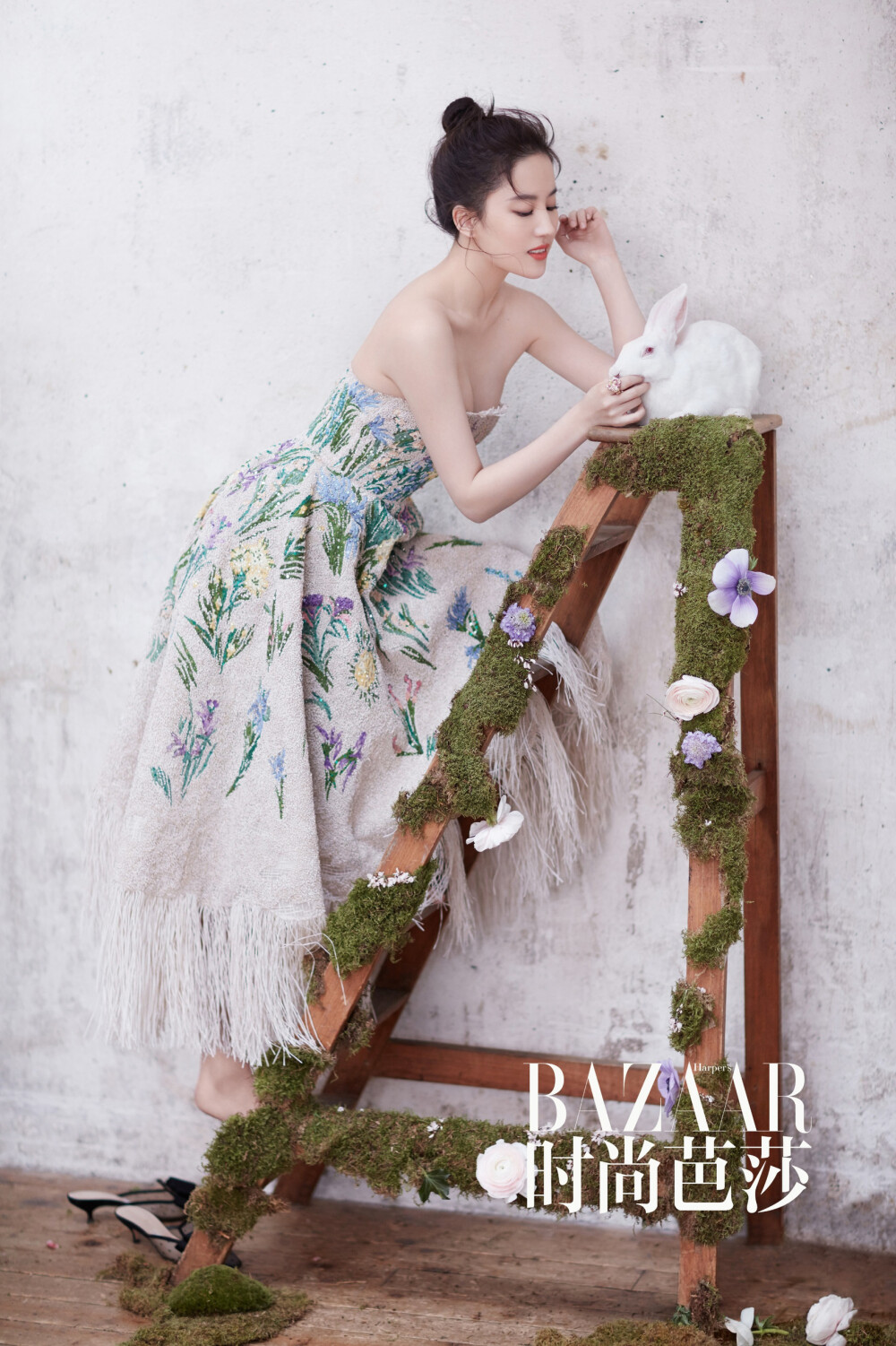 2017《Harper’s BAZAAR 时尚芭莎》五月下刊封面：刘亦菲（三生三十里桃花，我们的白浅姑姑✧(≖ ◡ ≖✿)）