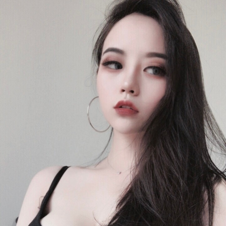 世中仙儿の 女生头像[气质][高冷][原宿风]