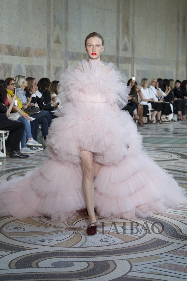 2017秋冬高级定制时装周：詹巴迪斯塔·瓦利 (Giambattista Valli) 高定秀