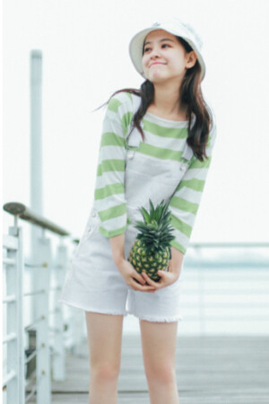 黑白条纹短袖T恤、纯棉毛边短裤