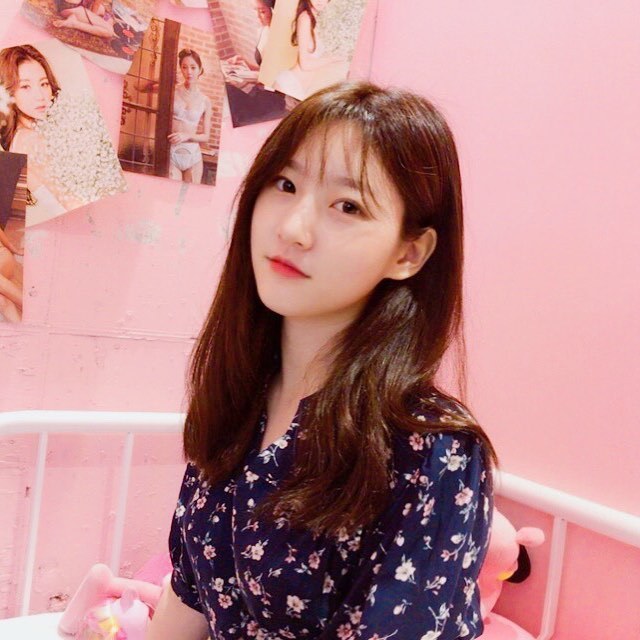 金赛纶ins照片喜欢点赞拿图点赞