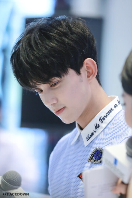 吴磊 理肤泉 来自微博：脸着地的某某某