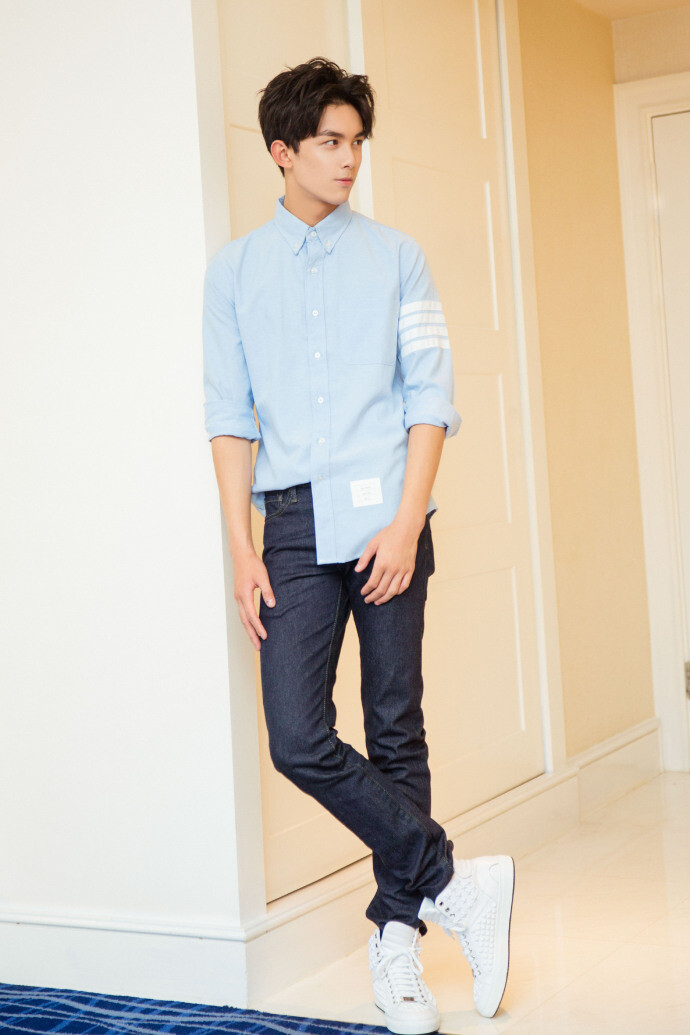 吴磊 理肤泉 来自微博：吴磊工作室