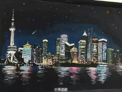 班主任发了朋友圈的一个学生出的黑板报粉笔画作品 ​​​​