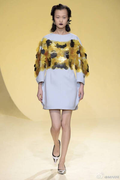 MARNI 2016秋冬系列用绚烂奔放的色彩与精致柔美的廓形塑造个性独立女性形象。