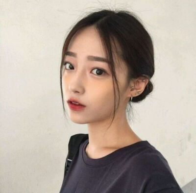 暗恋是风
喜欢是海啸
爱是海
可人是孤岛