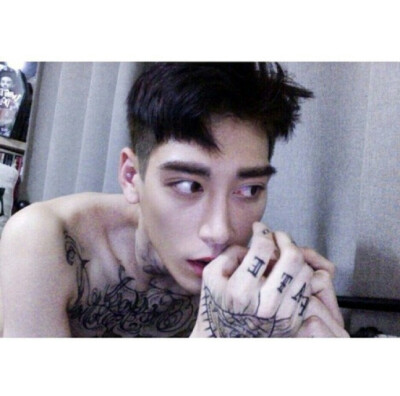 by.囍゛ 男生头像 韩系 欧美风 原宿 小清新 高清头像 伤感 个性 白边 