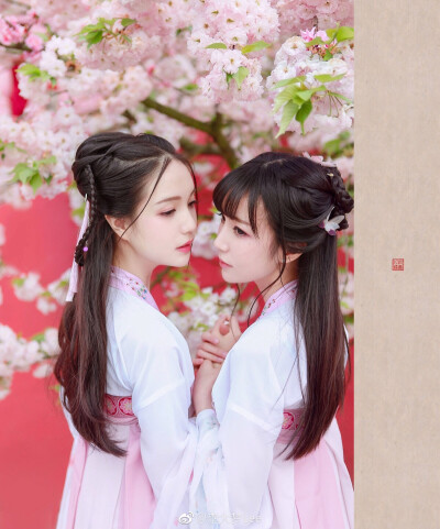 出镜：@浅猪家的七七 @阿左QvQ
妆造：@粉粉孃孃 @ocean女王
服装：@衔泥小筑汉服店 