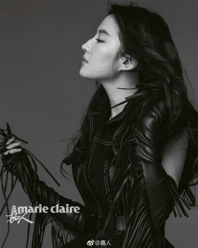 2017《Marie Claire 嘉人》八月刊封面：刘亦菲（作为演艺圈有名的低调派，今年是刘亦菲出道的第15年。珍惜羽翼，也被保护得很好，甚少绯闻，对流言从来不回应不解释。她是一个有定力的女人。）