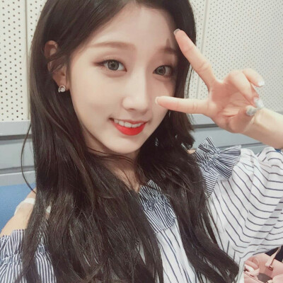 韩国女爱豆头像 LOVELYZ 郑叡仁Yein