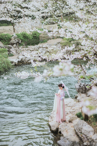 出镜@-白乙-
摄影后期@兰兮- 