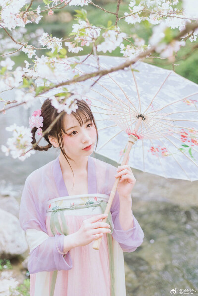 出镜@-白乙-
摄影后期@兰兮- 