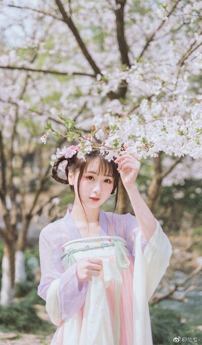 出镜@-白乙-
摄影后期@兰兮- 