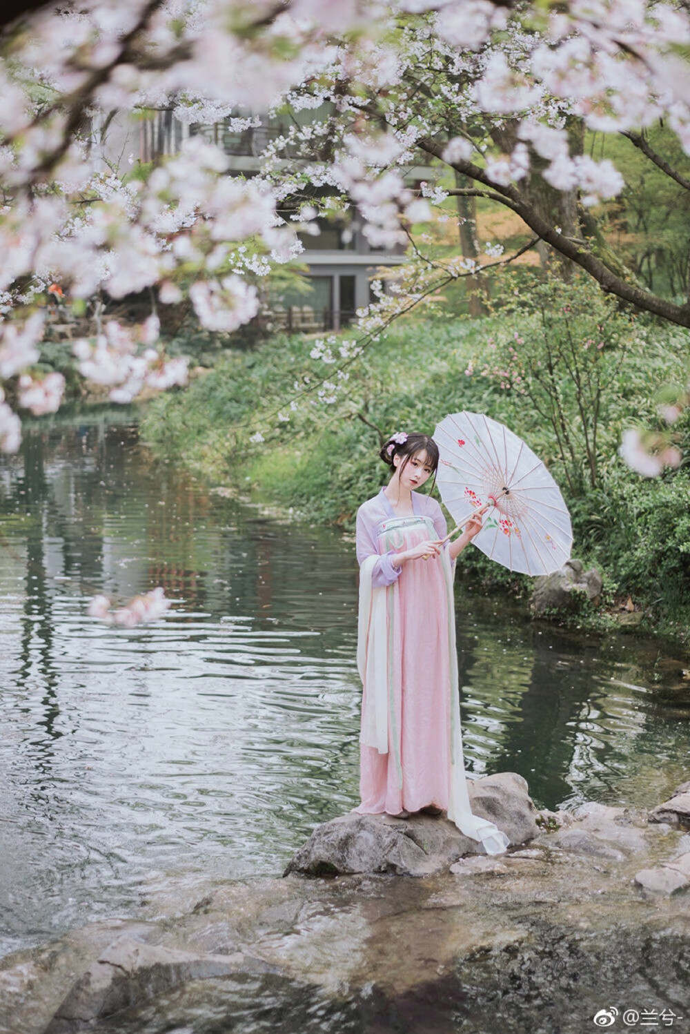 出镜@-白乙-
摄影后期@兰兮- 