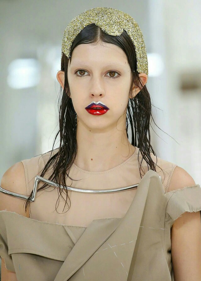 John Galliano 果然是个不安分的家伙，Maison Margiela 2018秋冬高级定制系列，将解构进行到底。 ​​​