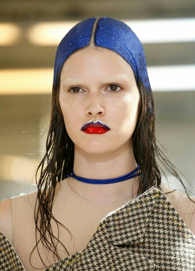 John Galliano 果然是个不安分的家伙，Maison Margiela 2018秋冬高级定制系列，将解构进行到底。 ​​​