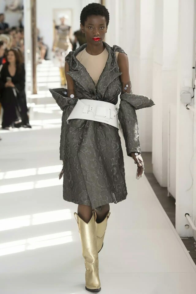 John Galliano 果然是个不安分的家伙，Maison Margiela 2018秋冬高级定制系列，将解构进行到底。 ​​​