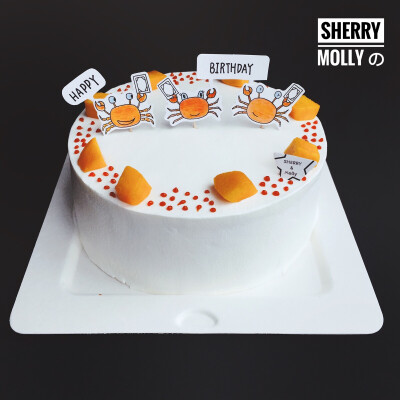 #SHERRY Molly家の下午茶#--『原味cake』老友订的cake 说是送给三个巨蟹座的生日cake 其中一个是肚子有小宝宝的哟～所以呢 小插牌就想要三个螃蟹 还得拿着白板 好像是因为喜欢麻将用了黄桃点缀 把百香果酱和树莓酱混…