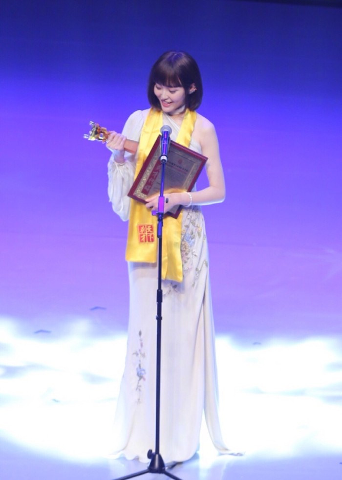 唐嫣 第二十二届华鼎奖中国百强电视剧最佳女主角、十年全国观众最喜爱的影视明星