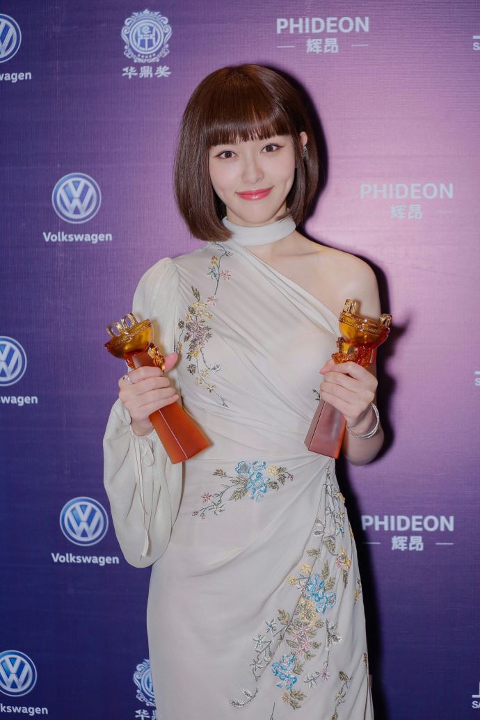 唐嫣 第二十二届华鼎奖中国百强电视剧最佳女主角、十年全国观众最喜爱的影视明星