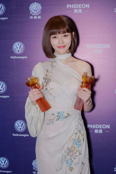 唐嫣 第二十二届华鼎奖中国百强电视剧最佳女主角、十年全国观众最喜爱的影视明星