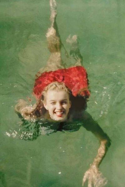 玛丽莲·梦露（Marilyn Monroe ）.1946 | 摄影师Richard C. Miller ​