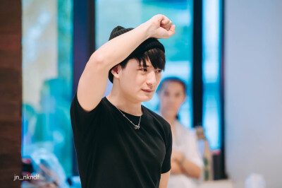 KristPerawat 暖暖 阿日学长 Arthit 王慧侦 泰剧一年生
cr.twitter