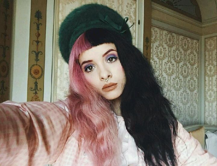 Melanie Martinez 牙缝妹 牙牙 牙缝妹 梅兰妮马丁内兹 欧美 歌手 原宿 女神 自拍 