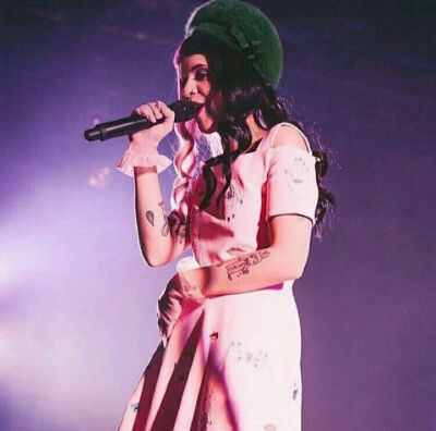 Melanie Martinez 牙缝妹 牙牙 牙缝妹 梅兰妮马丁内兹 欧美 歌手 原宿 女神