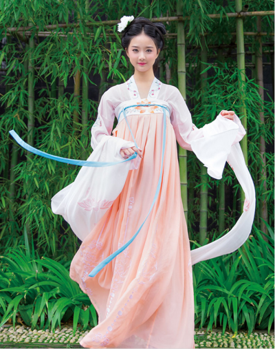 师子寻前曲，声儿出内坊。花深态奴宅，竹错得怜堂。 